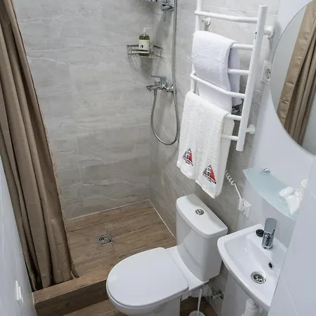 Myfreedom Апартаменти 5Хв Від М Бориспільська Kyiv Room photo